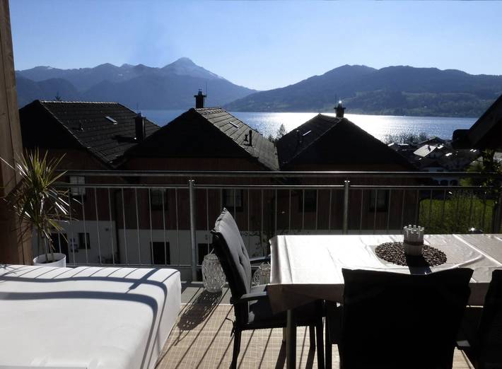 Ferienwohnung für 6 Personen, mit Garten und Terrasse sowie Seeblick und Ausblick am Attersee - 2