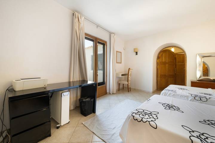 Chambre « The Courtyard » avec piscine partagée, jardin partagé et Wi-Fi in Almancil, District de Faro