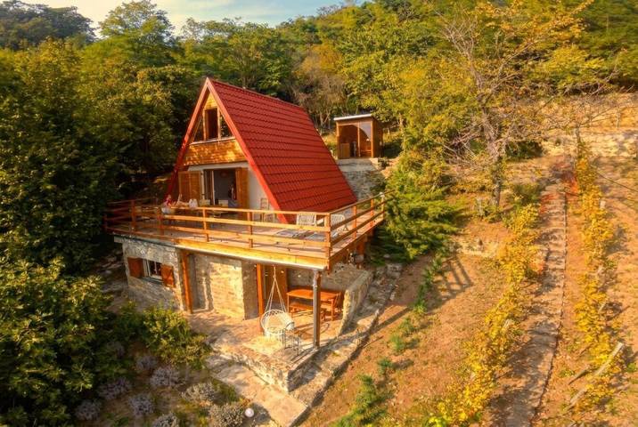Location de vacances pour 4 personnes, avec vue et sauna ainsi que jardin et vue sur le lac à Szigliget