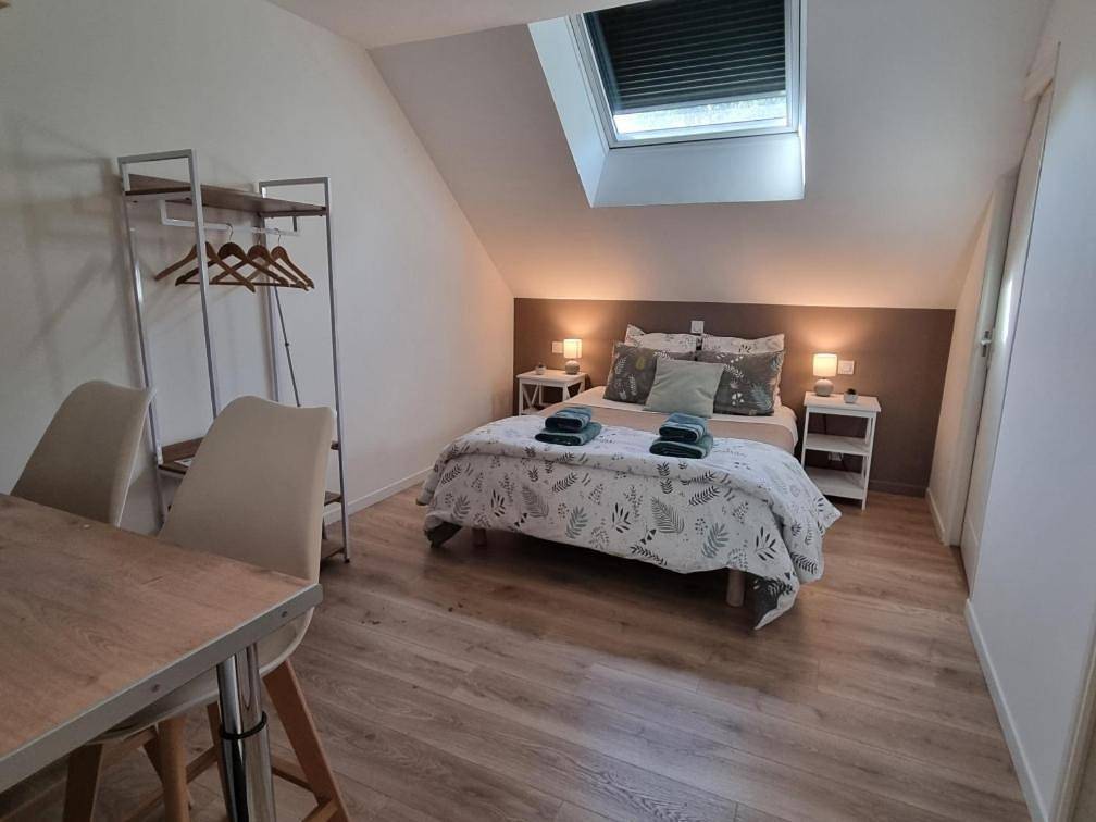 Appartement entier, Les Chalets de Saumur, Piscine & Parc boisé, 100m du Cadrenoir in Saumur, Vallée de la Loire