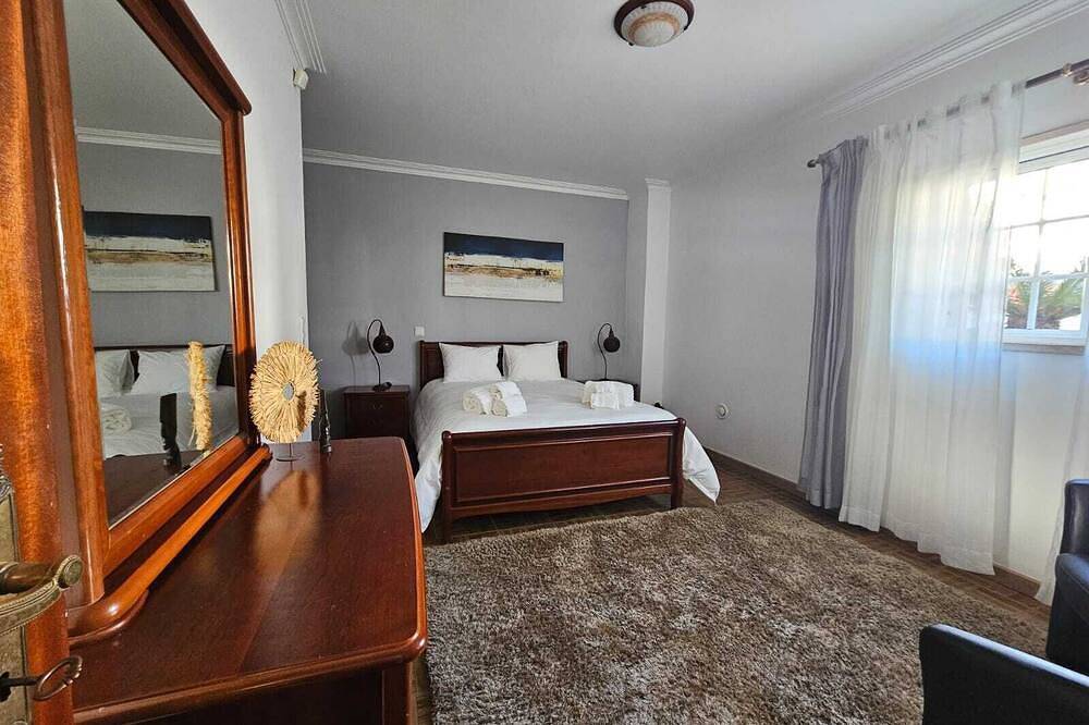 Private villa with sea views, private pool and games room in Ribeira d'Ilhas, Ericeira