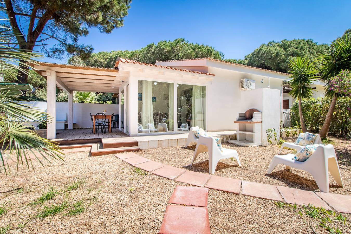 Casa vacanze Carlotta sulla spiaggia con giardino e Wi-Fi in San Pietro a Mare, Valledoria