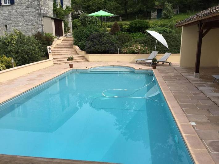 Gîte pour 2 personnes, avec Terrasse ainsi que Jardin et Piscine à Valeilles