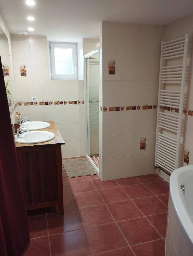 Location de vacances pour 8 personnes, avec jardin et terrasse à Chey - 3