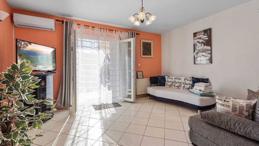 Apartament wakacyjny dla 6 osób, z ogród i taras w Brodarica