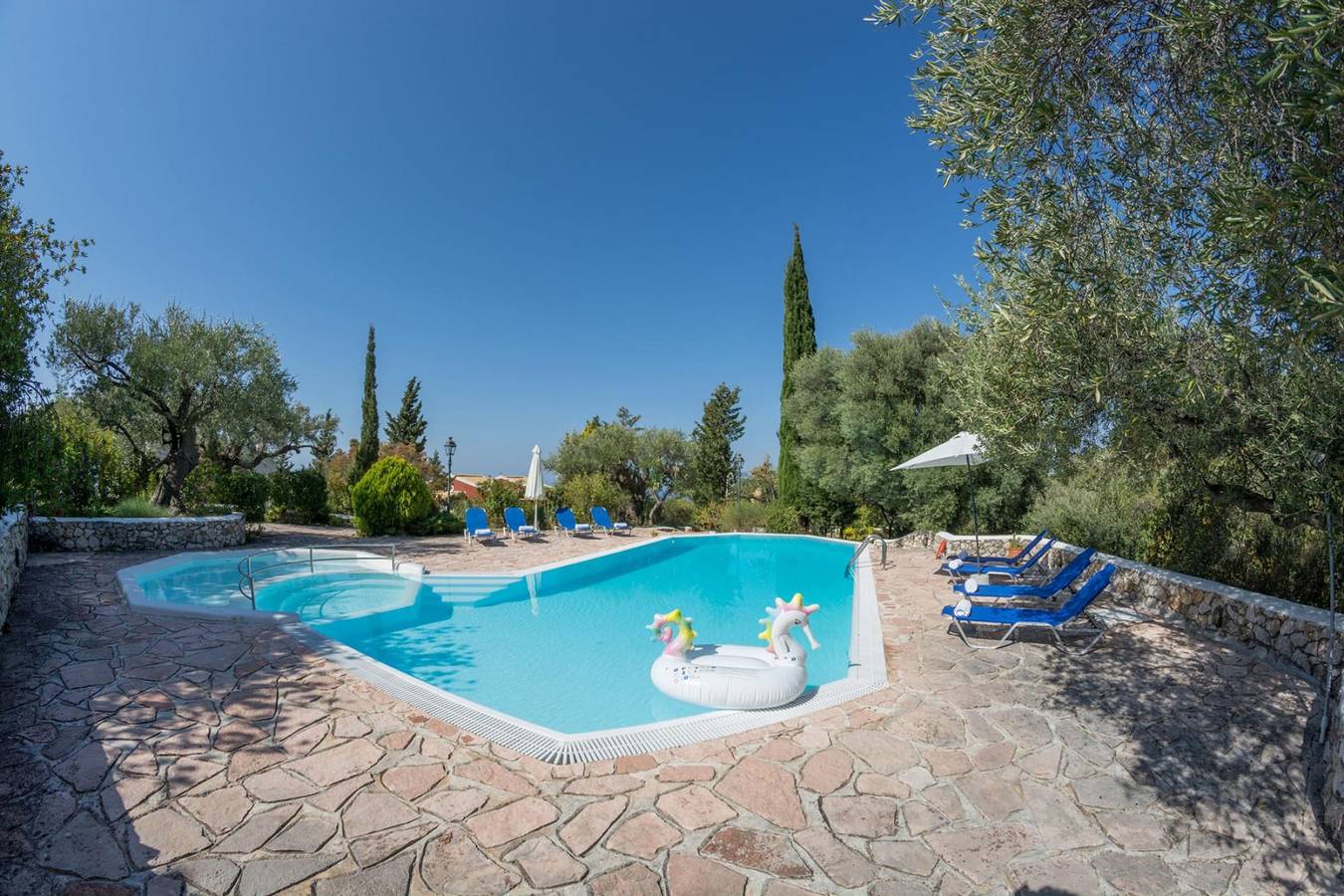 Geheel appartement, Vakantieappartement voor 2 personen met tuin in Agios Nikitas, Griekenland