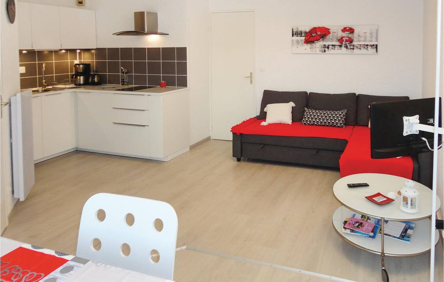 Geheel vakantieappartement, Appartement aan het zwembad - 2km naar het strand! in Gruissan (Ville), Gruissan