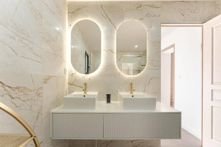 Location de vacances pour 8 personnes, avec vue ainsi que jardin et piscine à Belcodène - 4