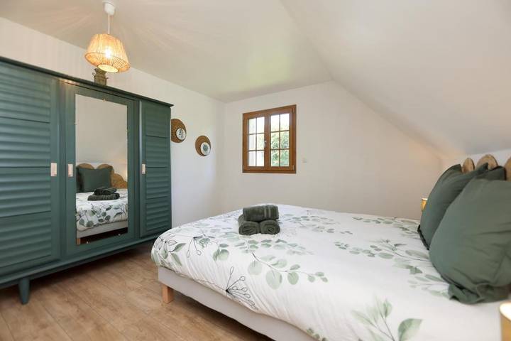 Location de vacances pour 12 personnes, avec vue et jardin à Preures