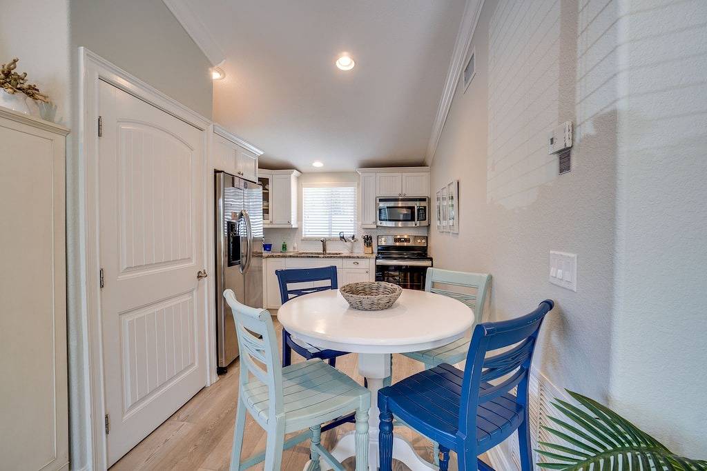Ganze Wohnung, Schritte zum Strand, moderner Strandbungalow in Ilexhurst, Holmes Beach