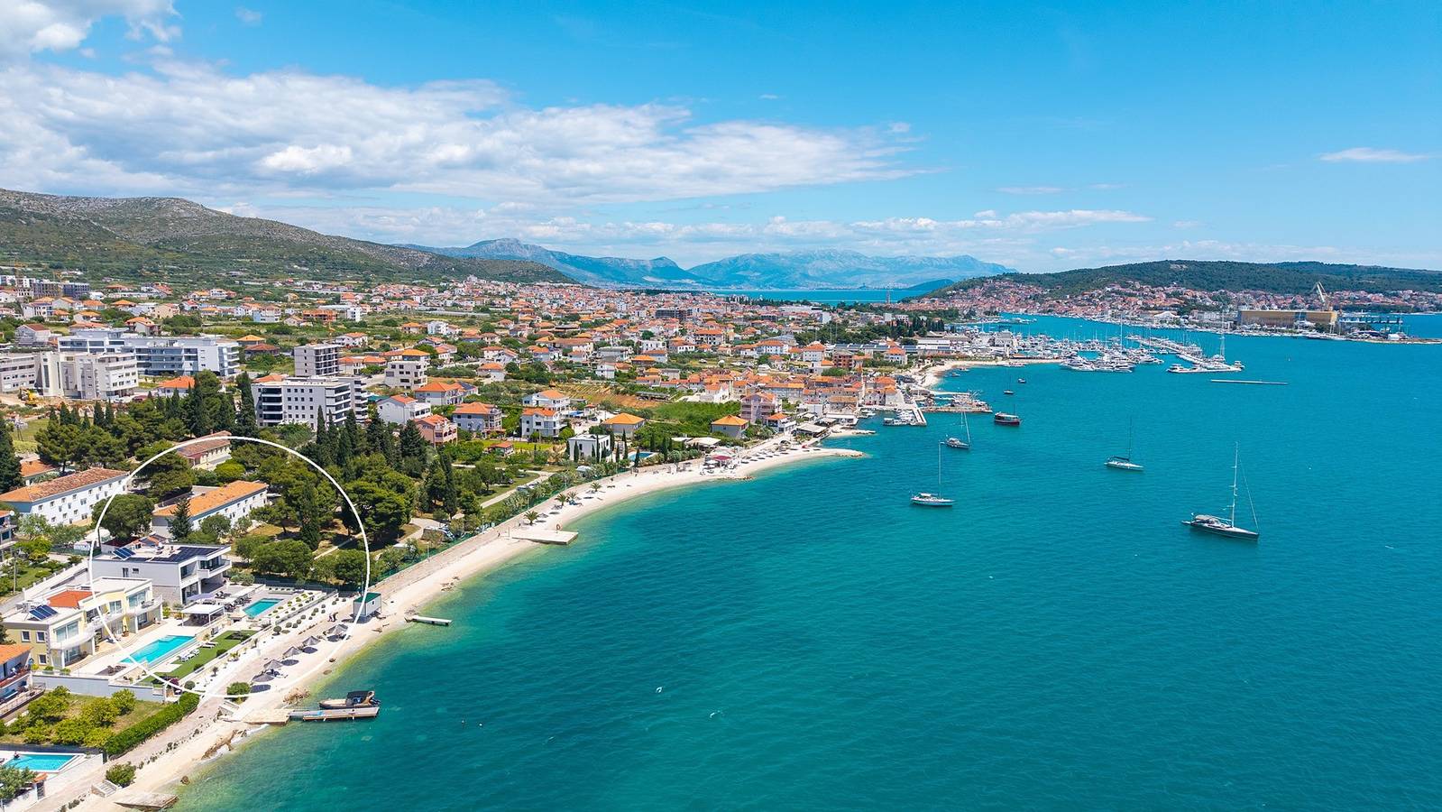 Beachfront Villa Luminara mit 4 Schlafzimmern, privatem Pool und Sauna in Trogir, Split-Dalmatien