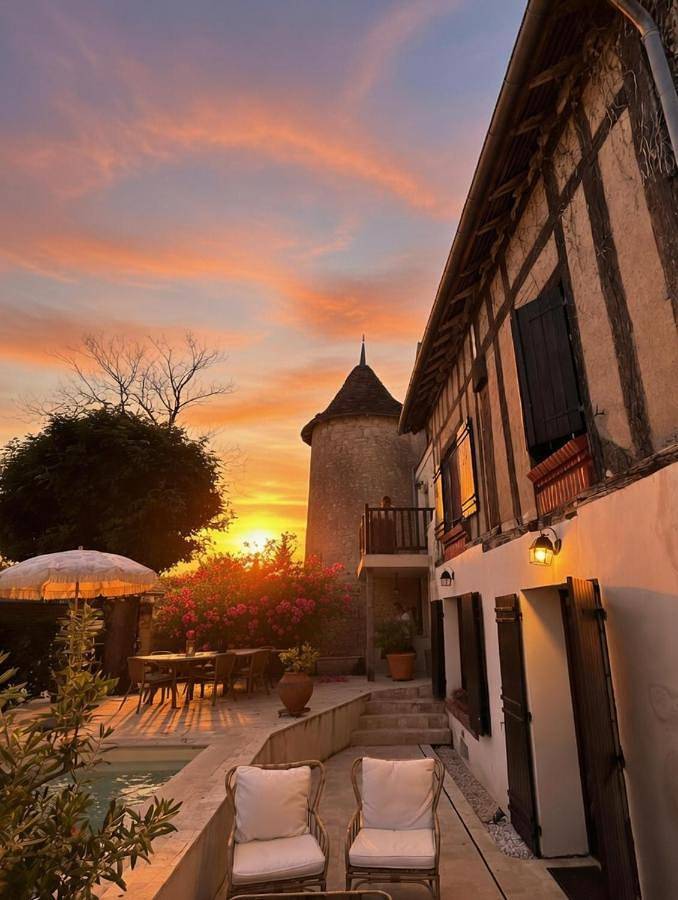 Location de vacances pour 8 personnes, avec balcon et piscine à Léré