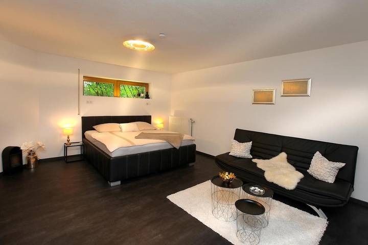Ferienwohnung für 4 Personen, mit Whirlpool und Terrasse sowie Garten und Ausblick in Burgthann