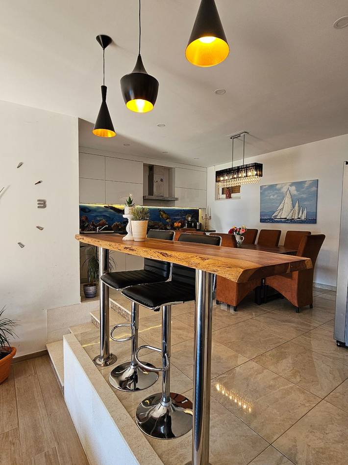 Ferienhaus für 8 Personen, mit Balkon und Meerblick sowie Garten in Omis - 3