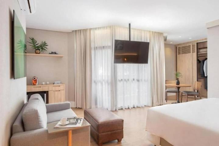 Pousadas para 4 pessoas, com piscina e jardim e ainda sauna em Itaim Bibi