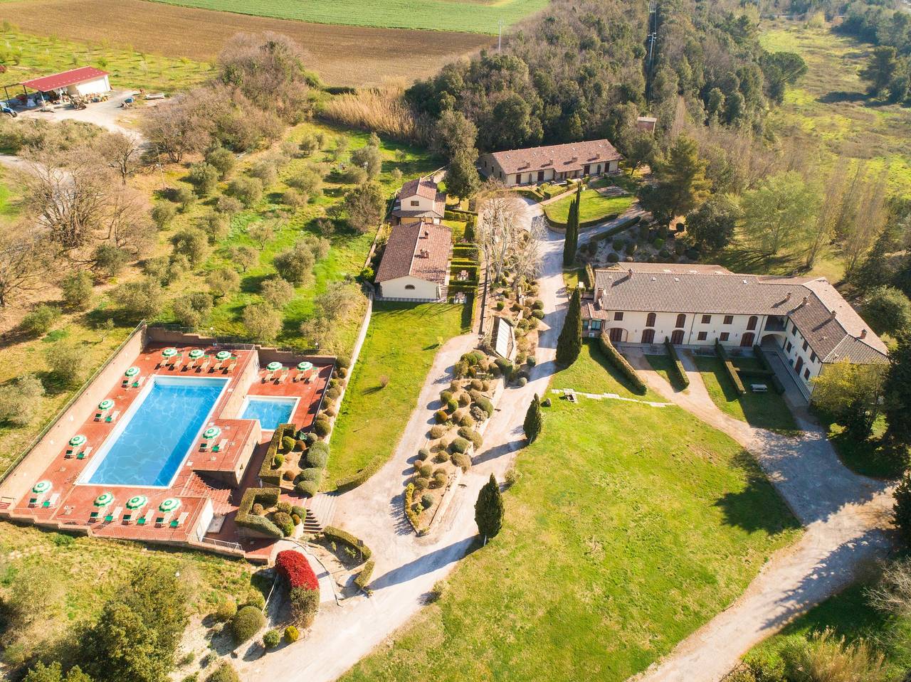 Appartement entier, Appartement 'Papavero' avec piscine partagée, Wi-Fi et climatisation in Santa Luce, Côte des Étrusques