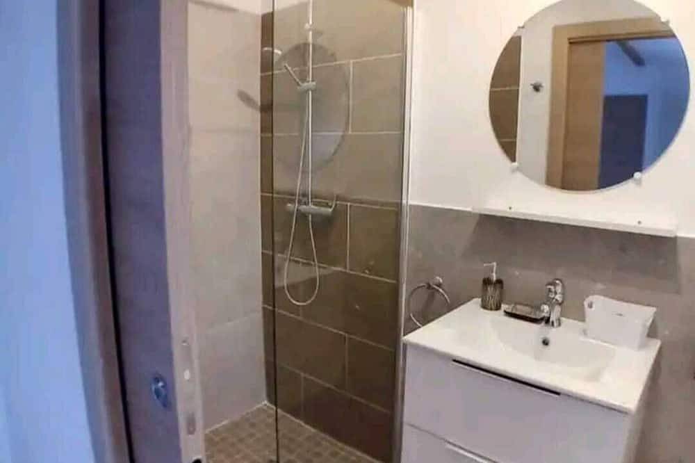 Maison avec Piscine et Vue Panoramique,  3 pers, 4 si bébé, animaux acceptés in Nessa, Région de Calvi