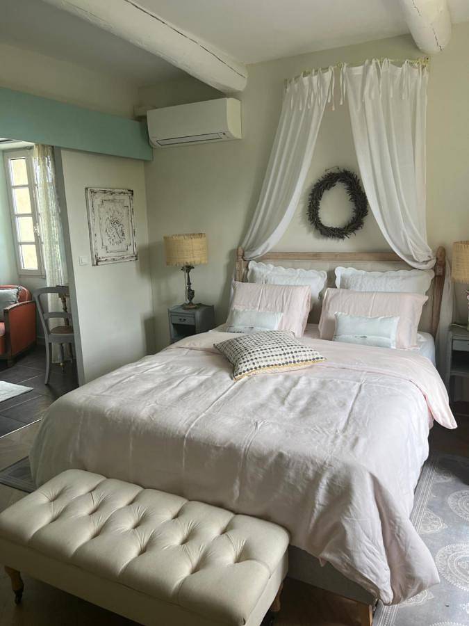 Chambre d’hôte pour 2 personnes, avec vue ainsi que jardin et piscine