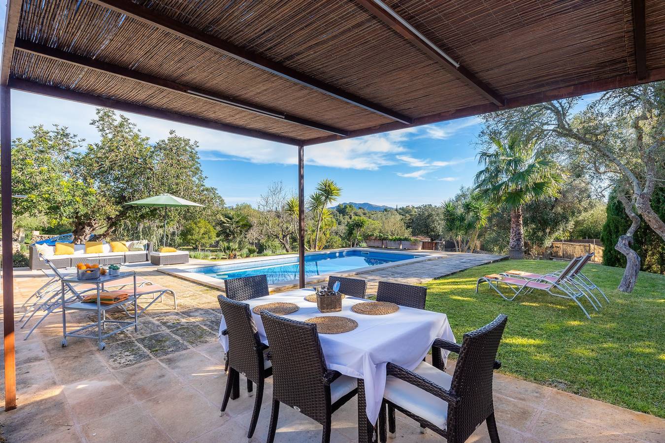 Romántica casa de campo de piedra natural con piscina, jardín, terraza en la azotea y Wi-Fi in Artà, Mallorca Este