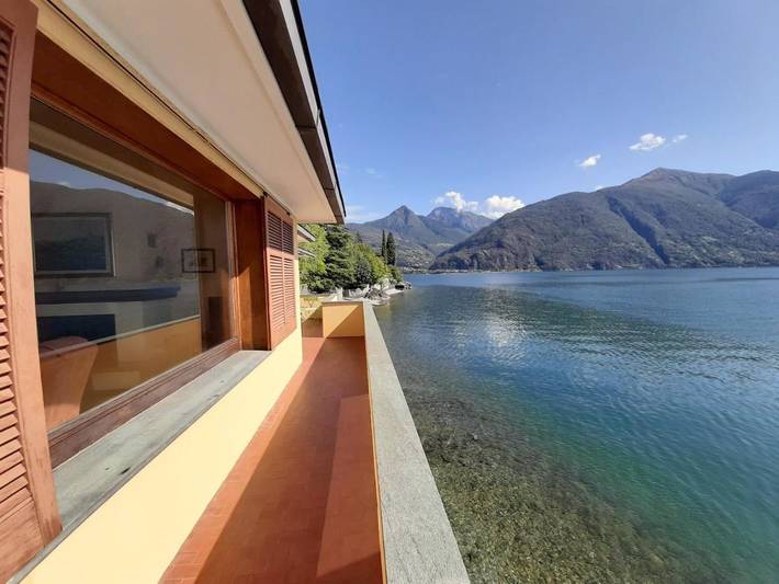 Ferienhaus für 4 Personen, mit Balkon und Terrasse sowie Garten und Seeblick in Santa Maria Rezzonico