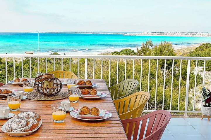 Ferienwohnung für 6 Personen, mit Balkon und Terrasse sowie Garten in Ses Covetes
