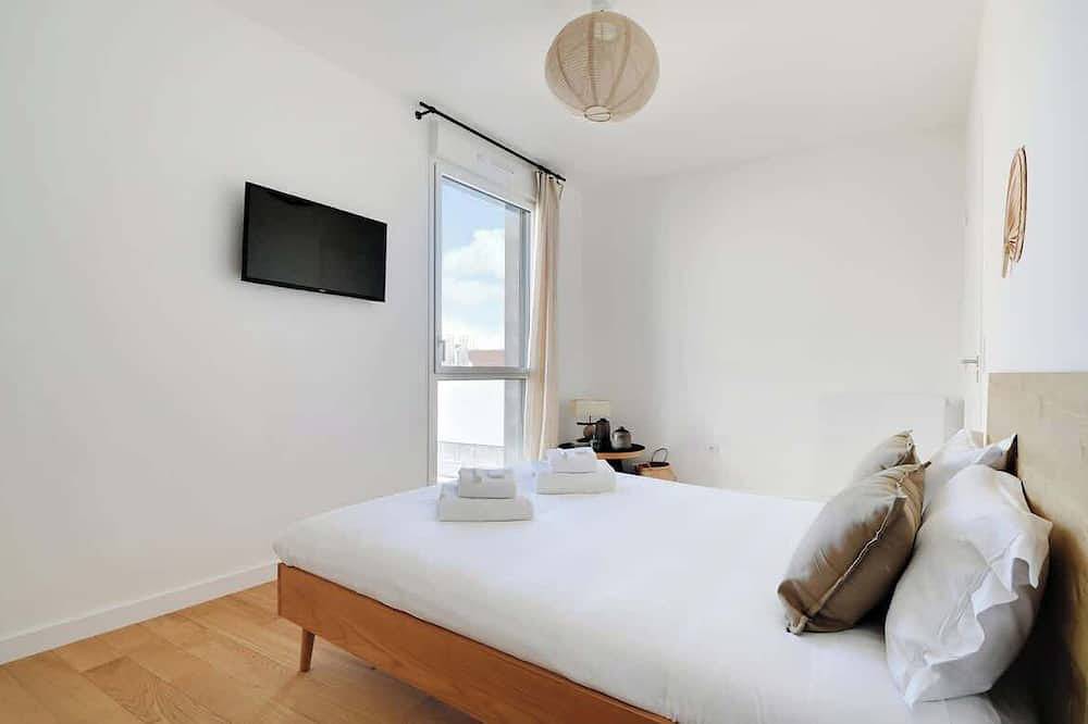 Apartamento entero, A Design 2-Br/1-Ba with Terrace in Clichy in Clichy, Altos del Sena