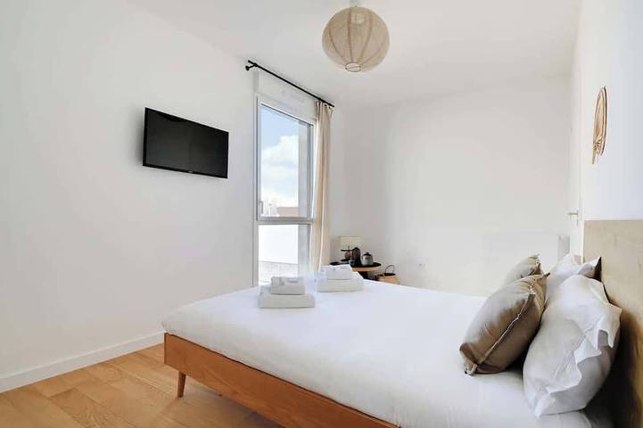 Entire apartment, A Design 2-Br/ with Terrace in Clichy in Clichy, Hauts-de-Seine