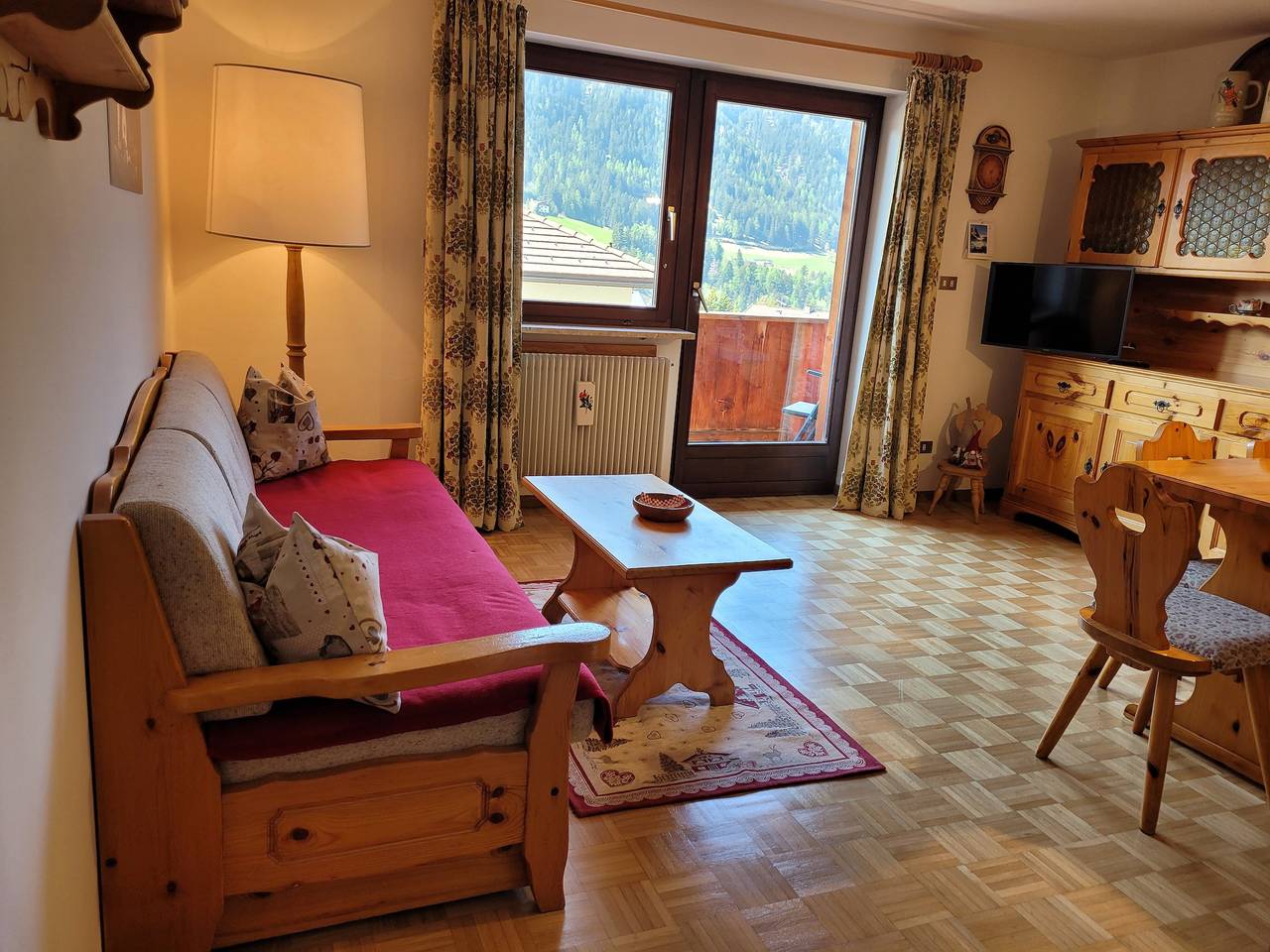 Ganze Wohnung, Apartment 'Casa Rustica App Bulaccia' mit Bergblick, Gemeinschaftsgarten und Balkon in St. Ulrich in Gröden, Dolomiti Superski