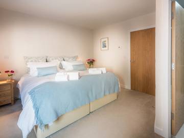 Vacation Rental for 4 Guests in Bath, The Cotswolds, Picture 2