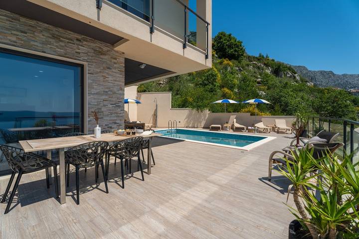 Villa Matea mit Meerblick, 4 Schlafzimmern mit eigenem Bad, Whirlpool, Sauna und privatem Pool in Lokva Rogoznica, Omis-Riviera
