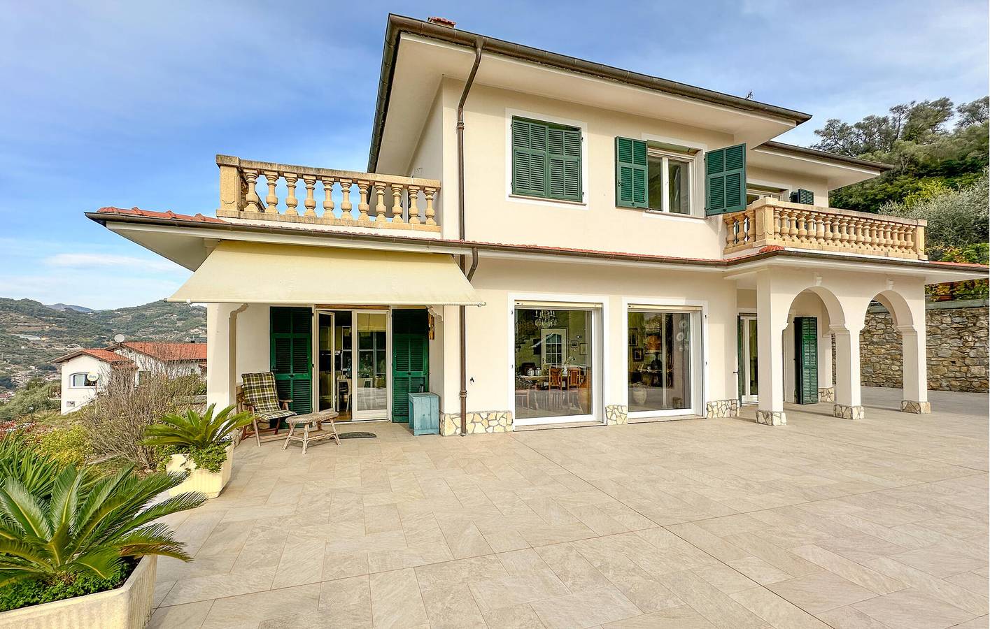 Accogliente appartamento con parcheggio e terrazza vicino a Camporosso in Vallecrosia, Riviera di Ponente