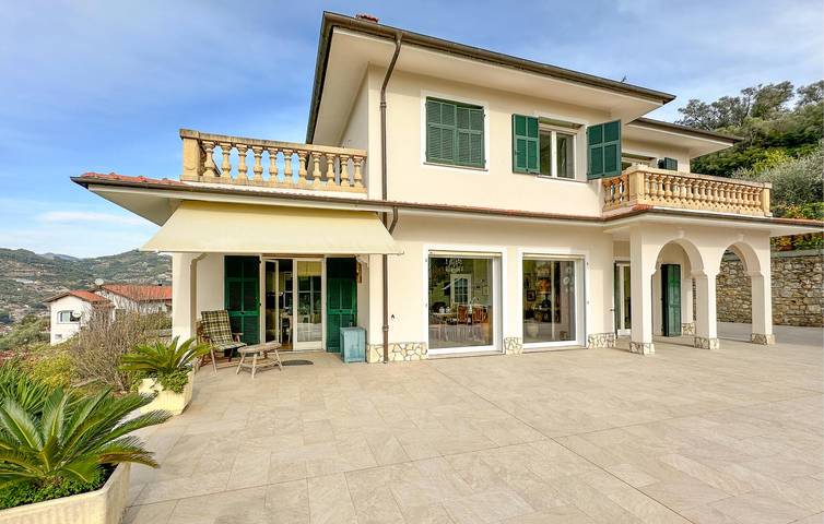 Location de vacances pour 5 personnes, avec terrasse et jardin, animaux acceptés à Vallecrosia