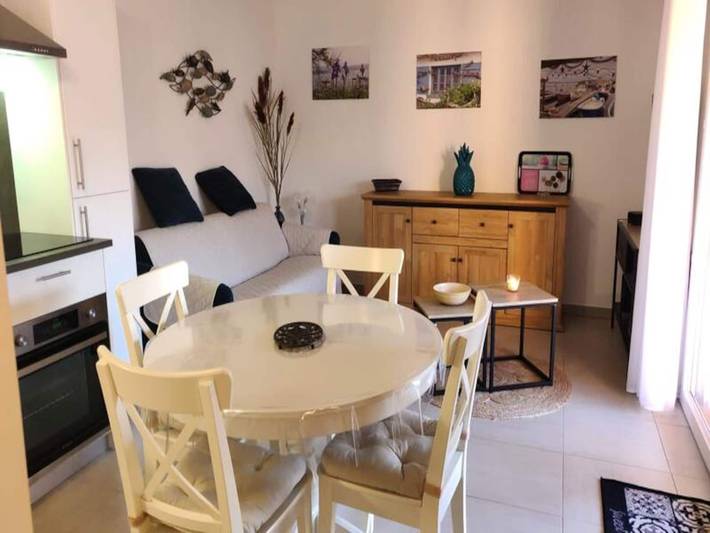 Appartement de vacances pour 6 personnes, avec jardin ainsi que piscine et balcon, adapté aux familles