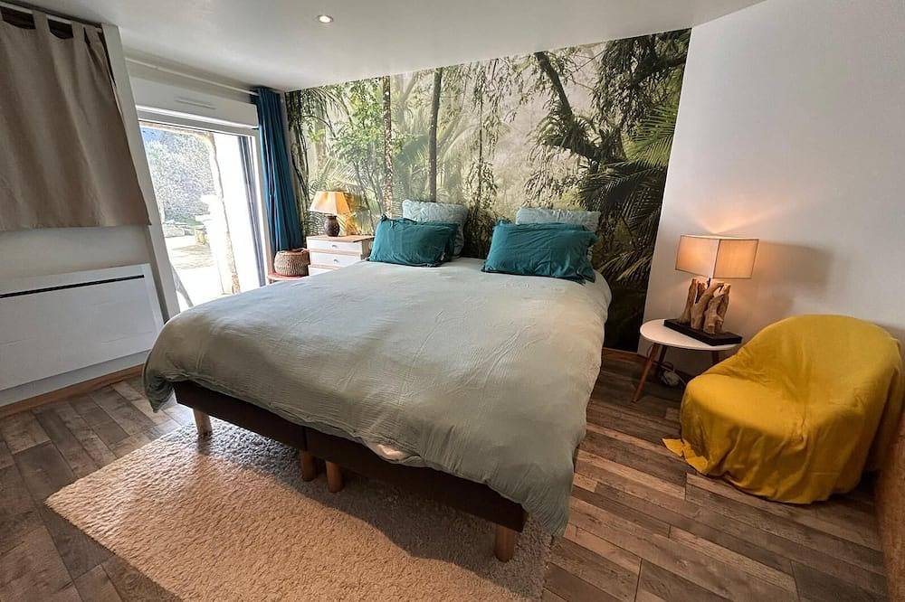 Family home in the heart of the village La Torche in Plomeur, Côte de Cornouaille