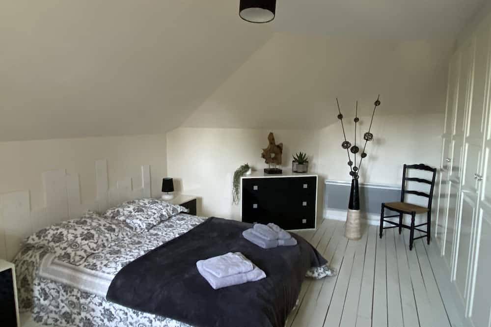 Entire apartment, Charming T3 apartment in the historic center of Dinan in Dinan, Dinan region