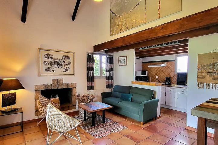 Location de vacances pour 4 personnes, avec terrasse ainsi que piscine et jardin à Vestric-et-Candiac