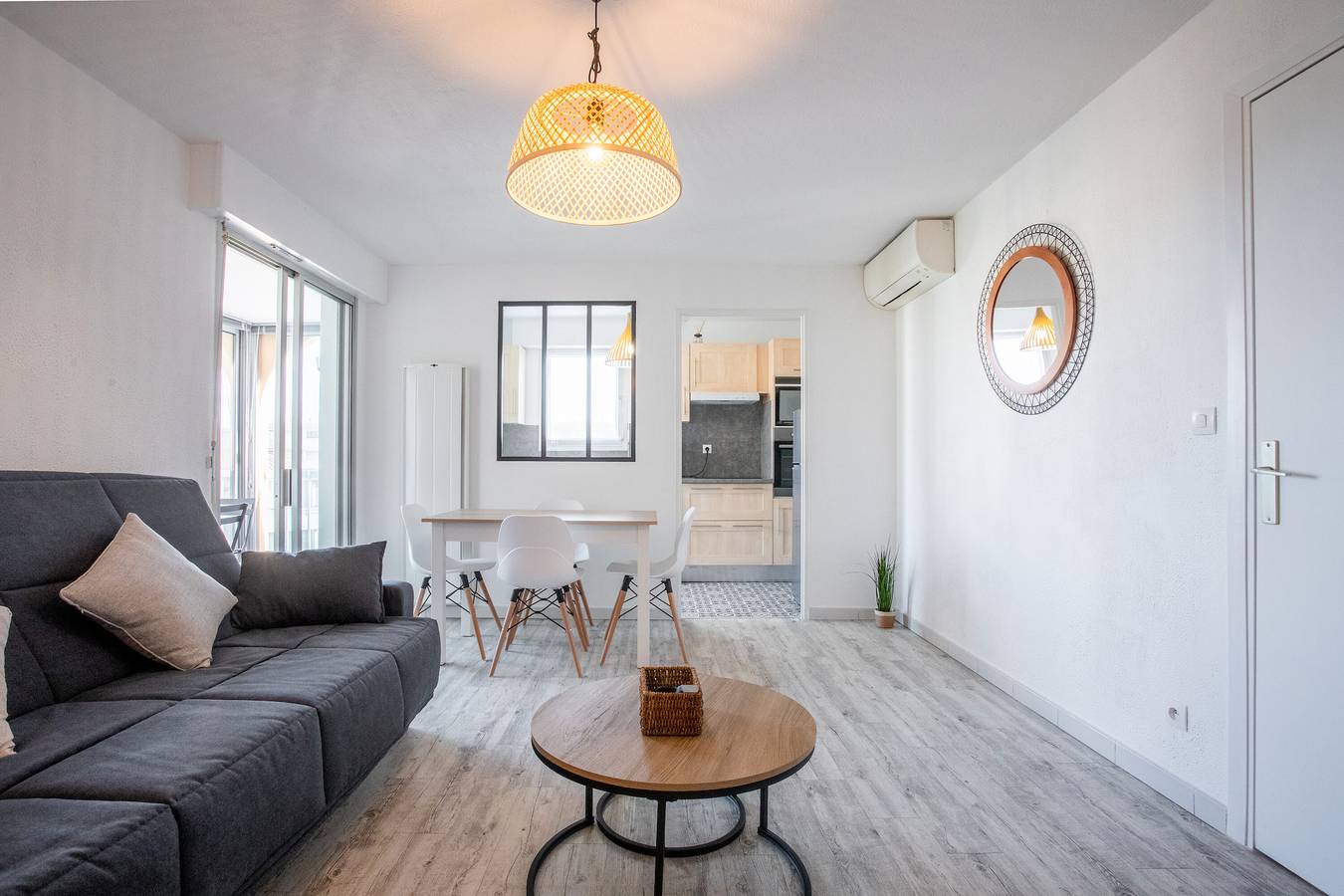 Apartamento entero, Apartamento "Cocooning" con terraza privada, Wi-Fi y aire acondicionado in Frejus, Region de Draguignan