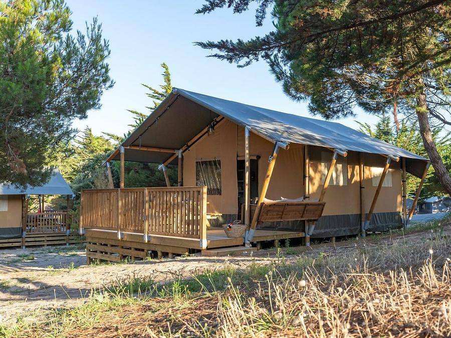 Camping Sandaya La Bosse - île de Noirmoutier  - Canvas and wooden tent 4 persons - Tente Evasion 4p 2ch ** (tent) in L'Épine, Noirmoutier