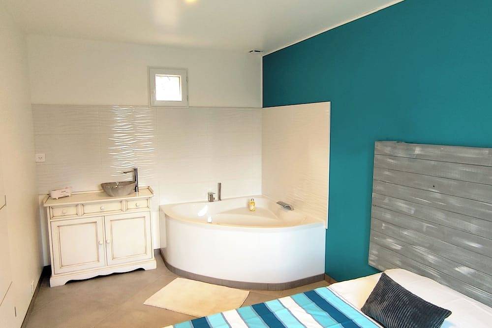 Provencal house with swimming pool near the Verdon. Peace and quiet guaranteed. in AOC Saint-Julien, Región Brignoles