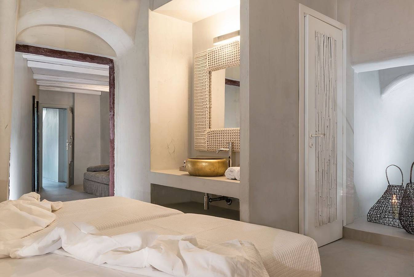 (w) Magical Blu Executive Cave Suite with Heated Jacuzzi in Firostefani, Thera