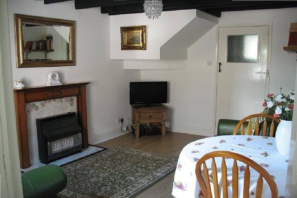 2 Bedroom cottage in the lovely village of Ruswarp walking distance to Whitby in Whitby, North York Moors National Park
