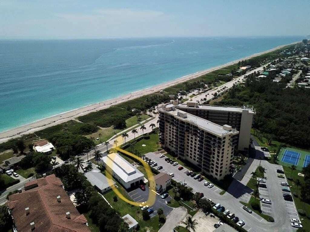 Ganze Wohnung, Flirt with the Flamingos in Beach Bliss ~Just Steps to the Sand and Ocean in Fort Pierce, Hutchinson Island