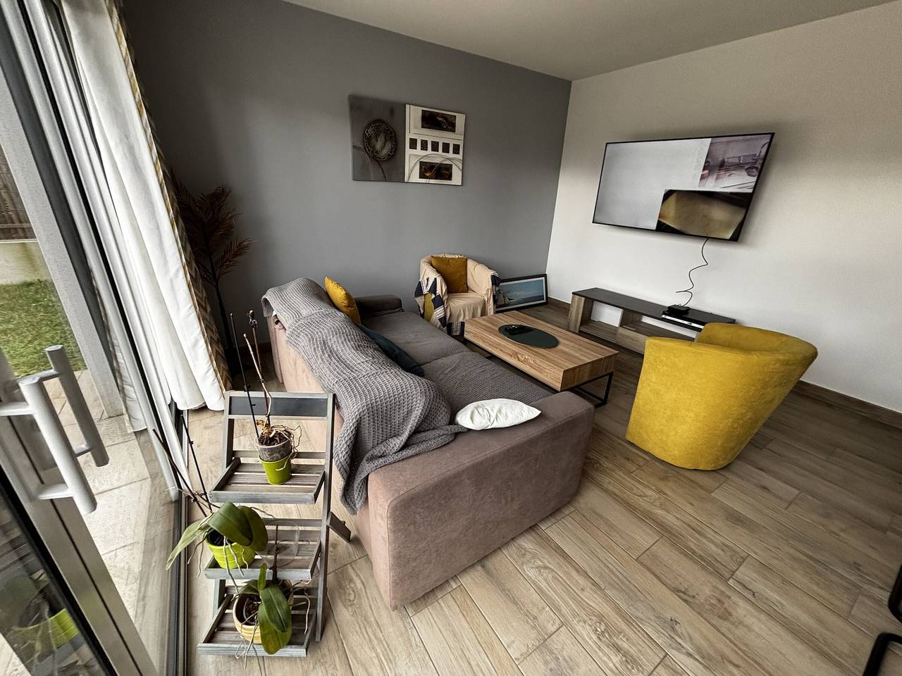 Contemporary single-story house with garden, jacuzzi, near beach and shops, Wifi included in Étel, Côte des Mégalithes