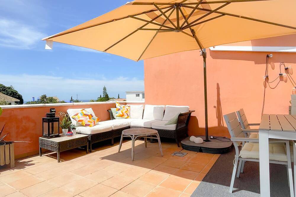 Entire apartment, Stunning 40m2 Rooftop terrace with private jacuzzi and fantastic sea views! in Carib Playa, Marbella