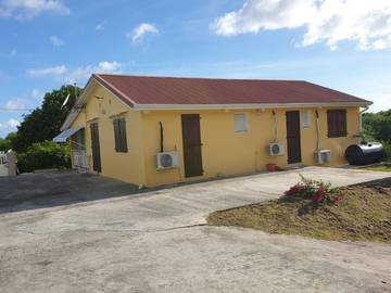 Gîte pour 8 personnes, avec terrasse et vue dans Anse Corps de Garde