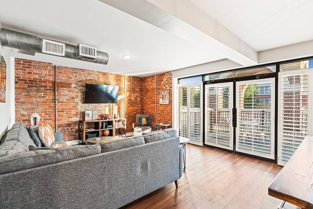 Ganze Wohnung, High End Custom Penthouse im Zentrum von Downtown Auburn in Auburn (AL), Alabama