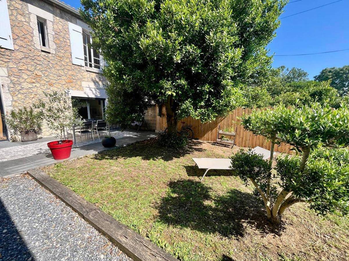 Three-Bedroom Villa in La Rochelle, La Rochelle (Região)