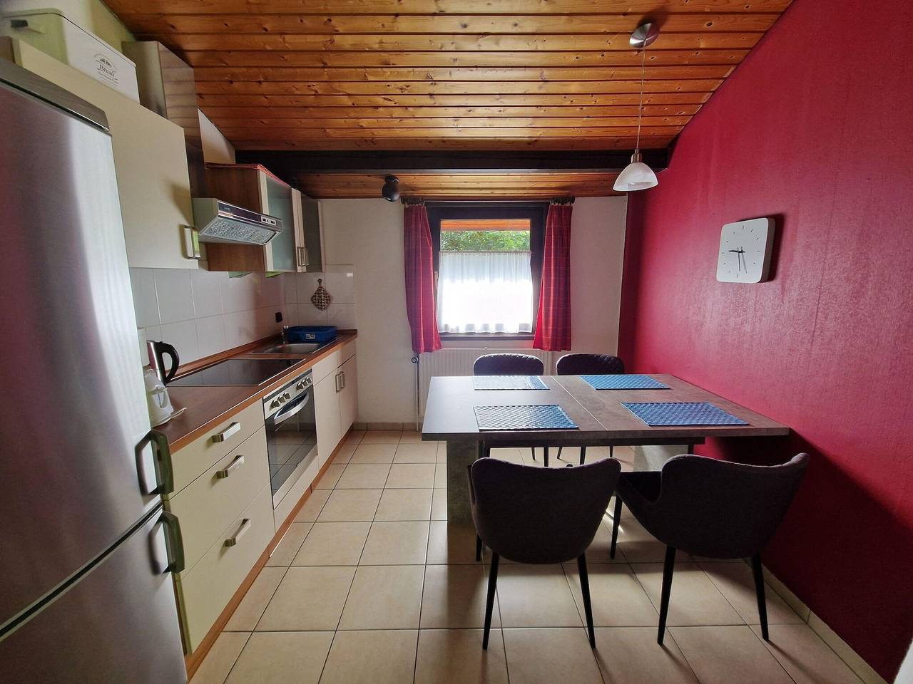 Single storey detached bungalow, in a wooded area in Machtlos, Ronshausen