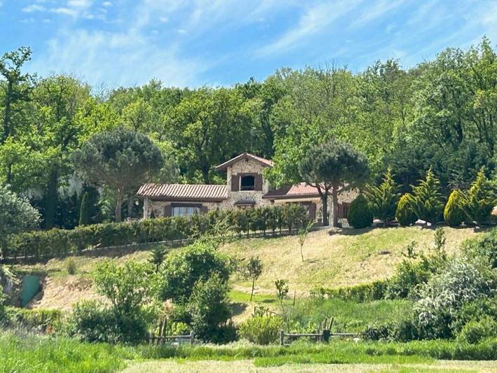 Gîte pour 4 personnes, avec Terrasse et Jardin ainsi que Bassin pour enfant et Piscine à Taluyers