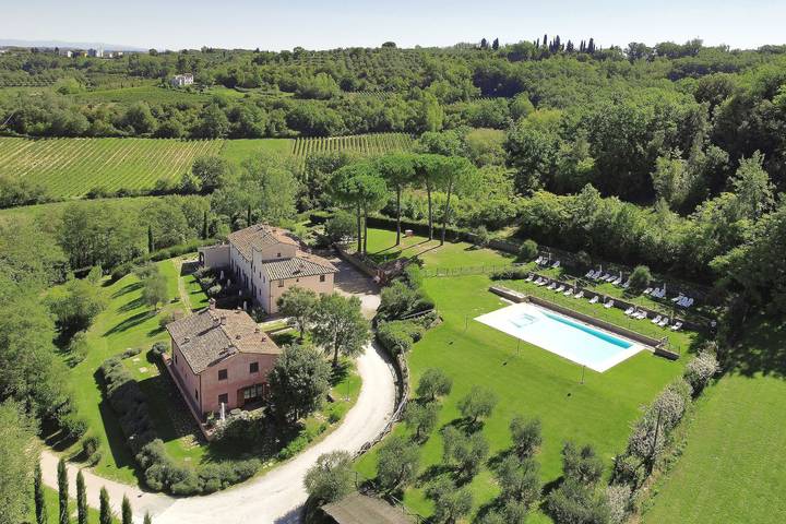 Appartamento per 6 persone, con Terrazza e Giardino nonché Piscina a Castelfiorentino